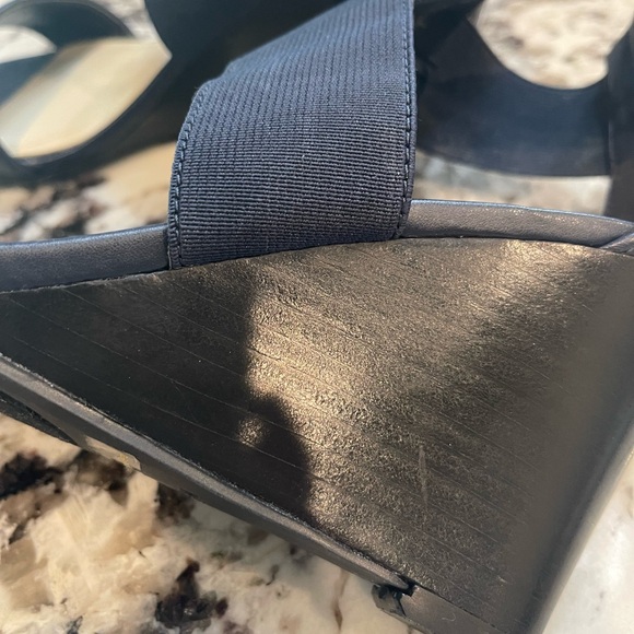 MARC FISHER ELASTIC CROSS STRAP WEDGE - Picture 8 of 8